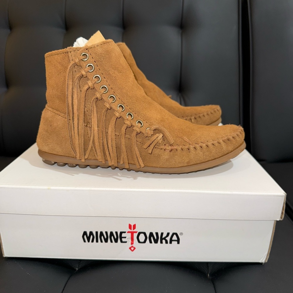 EUC Minnetonka Booties